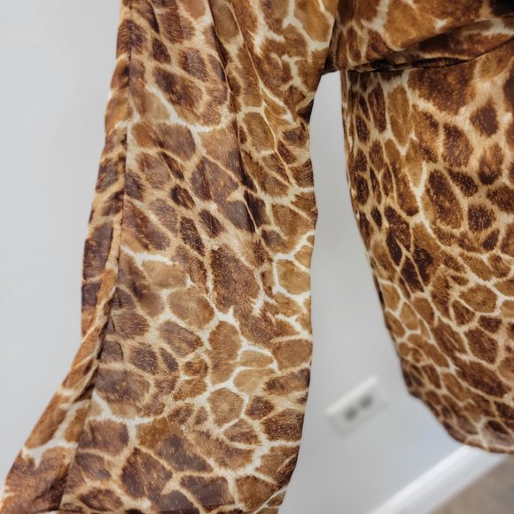 GIRAFFE PRINT MINI FLOWY DRESS WITH STATEMRNT SLEEVES - Picture 5 of 8